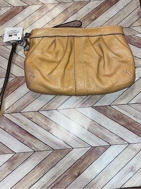 NEW Coach tan Leather large Wristlet pouch clutch